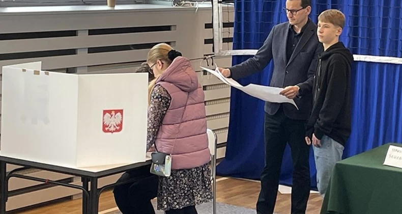 Polonya’da İlk Seçim Sonuçları…