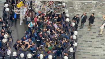 Taksim’de İsrail protestosuna polis şiddeti: 30’a yakın  gözaltı…