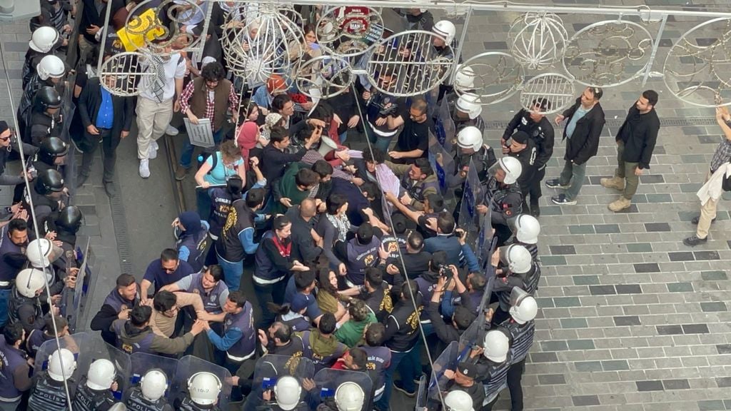 taksim-de-israil-protestosuna-polis-siddeti-yaklasik-30-gozalti-5