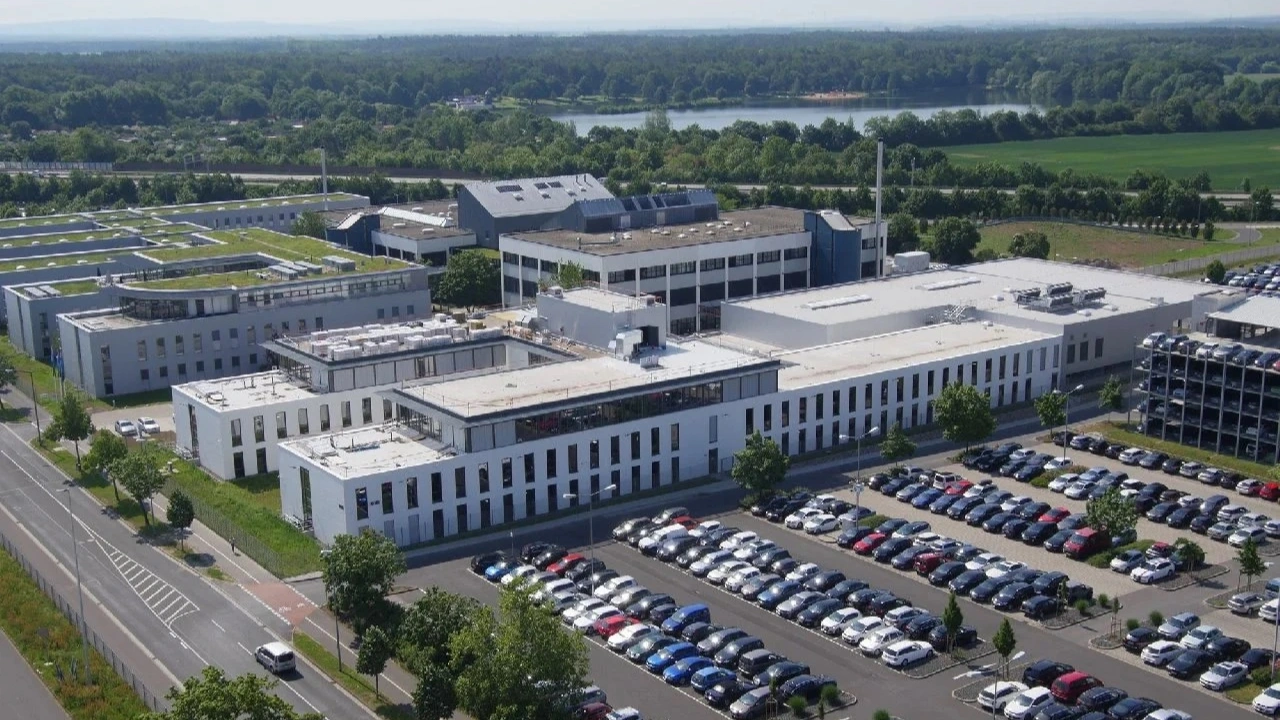 dunya-otomotiv-devi-iflasin-esiginde-14-bin-kisi-issiz-kalacak-zxnq