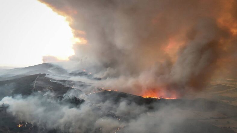 geliboludaki-orman-yanginina-mudahale-suruyor-5-koy-tahliye-edildi